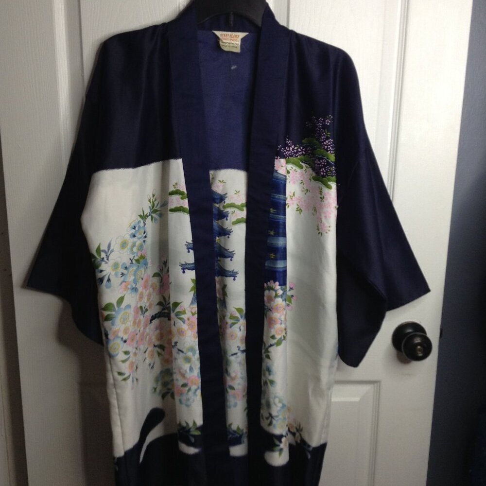 VTG Authentic Japanese Kimono IchiBan OS Handmade in Japan Satiny Floral Dreams